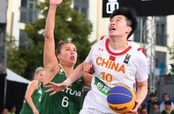 立陶宛代表团在篮球比赛中逆袭夺冠